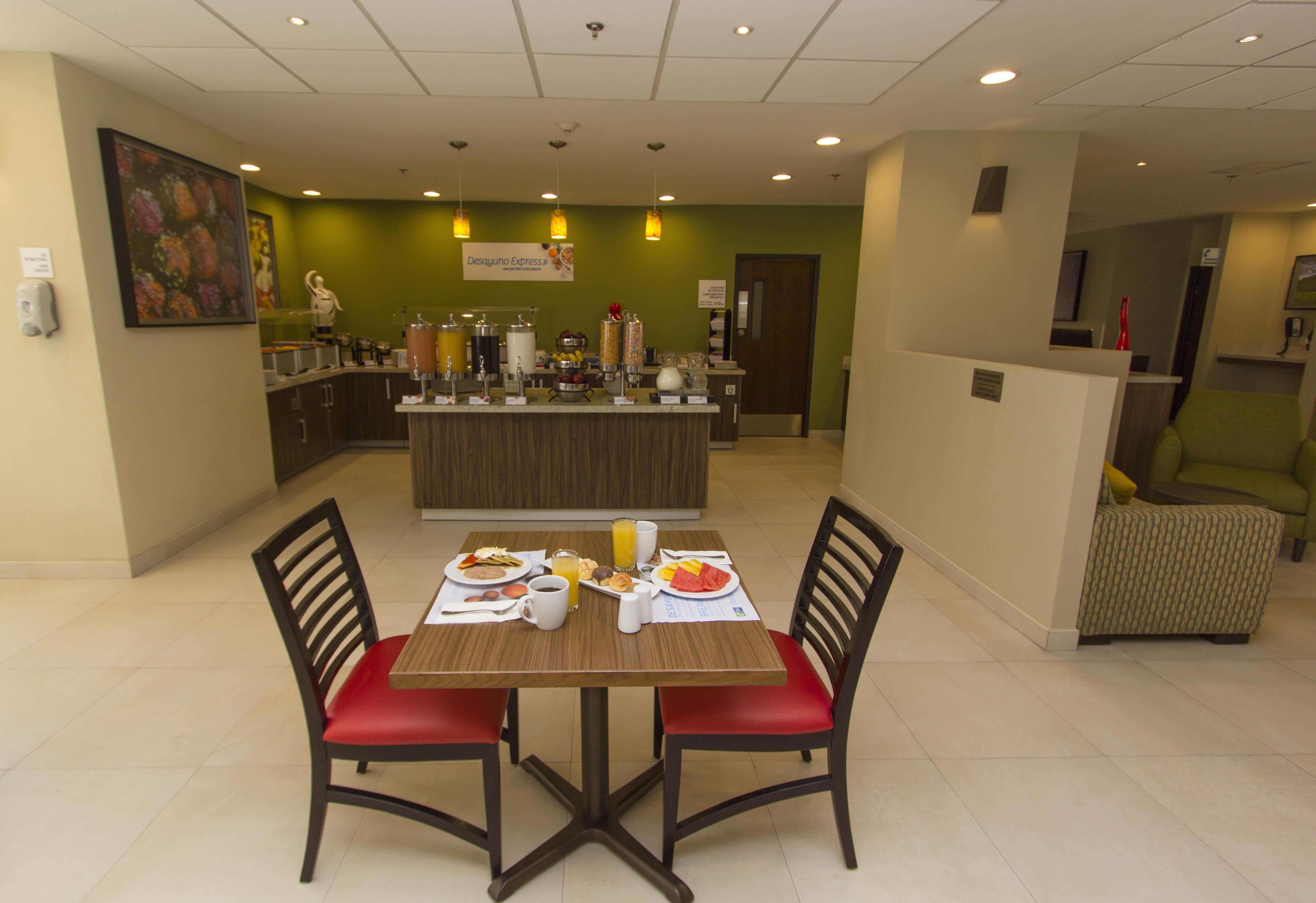 Holiday Inn Express Guadalajara Aeropuerto By Ihg Las Pintas 외부 사진
