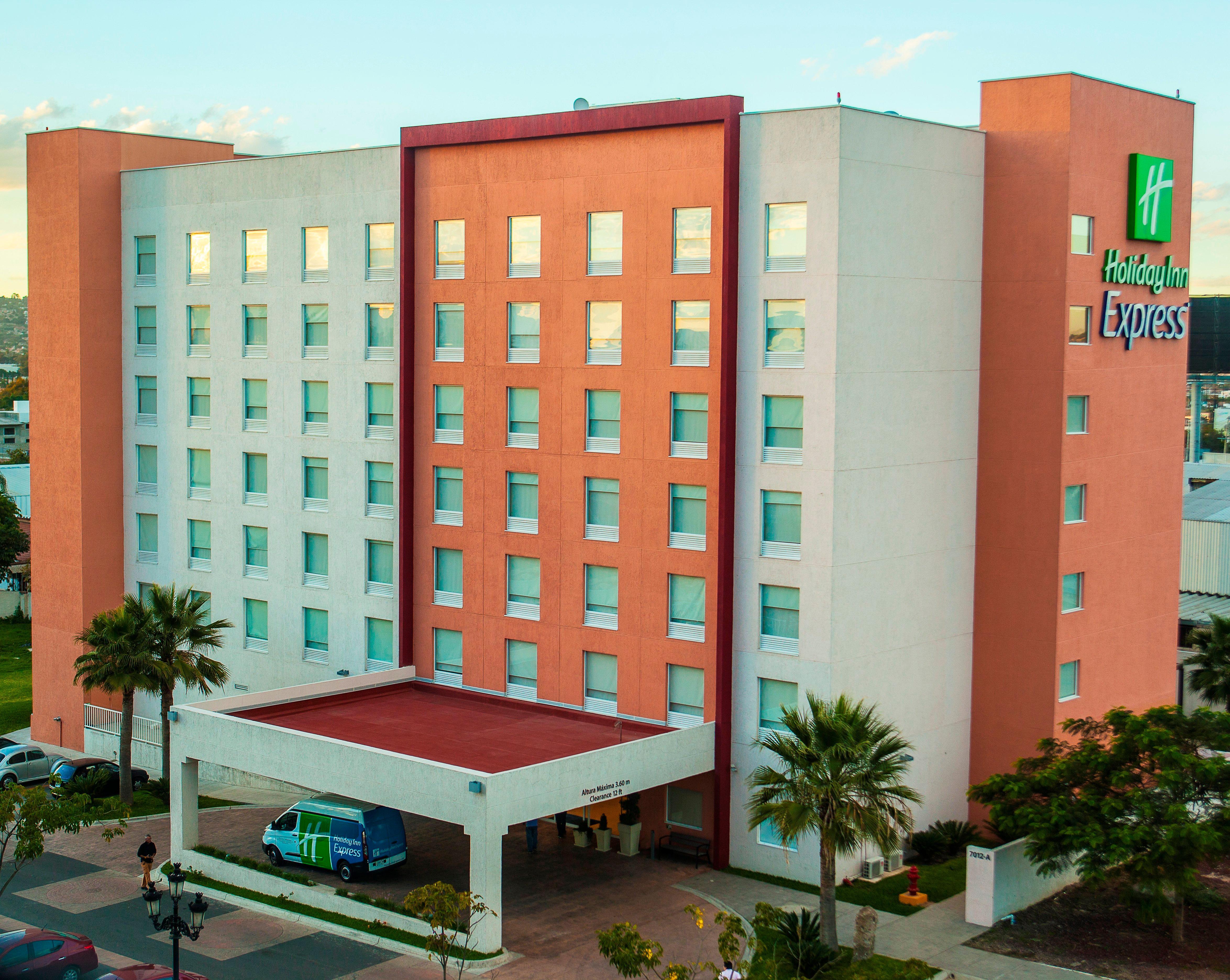Holiday Inn Express Guadalajara Aeropuerto By Ihg Las Pintas 외부 사진
