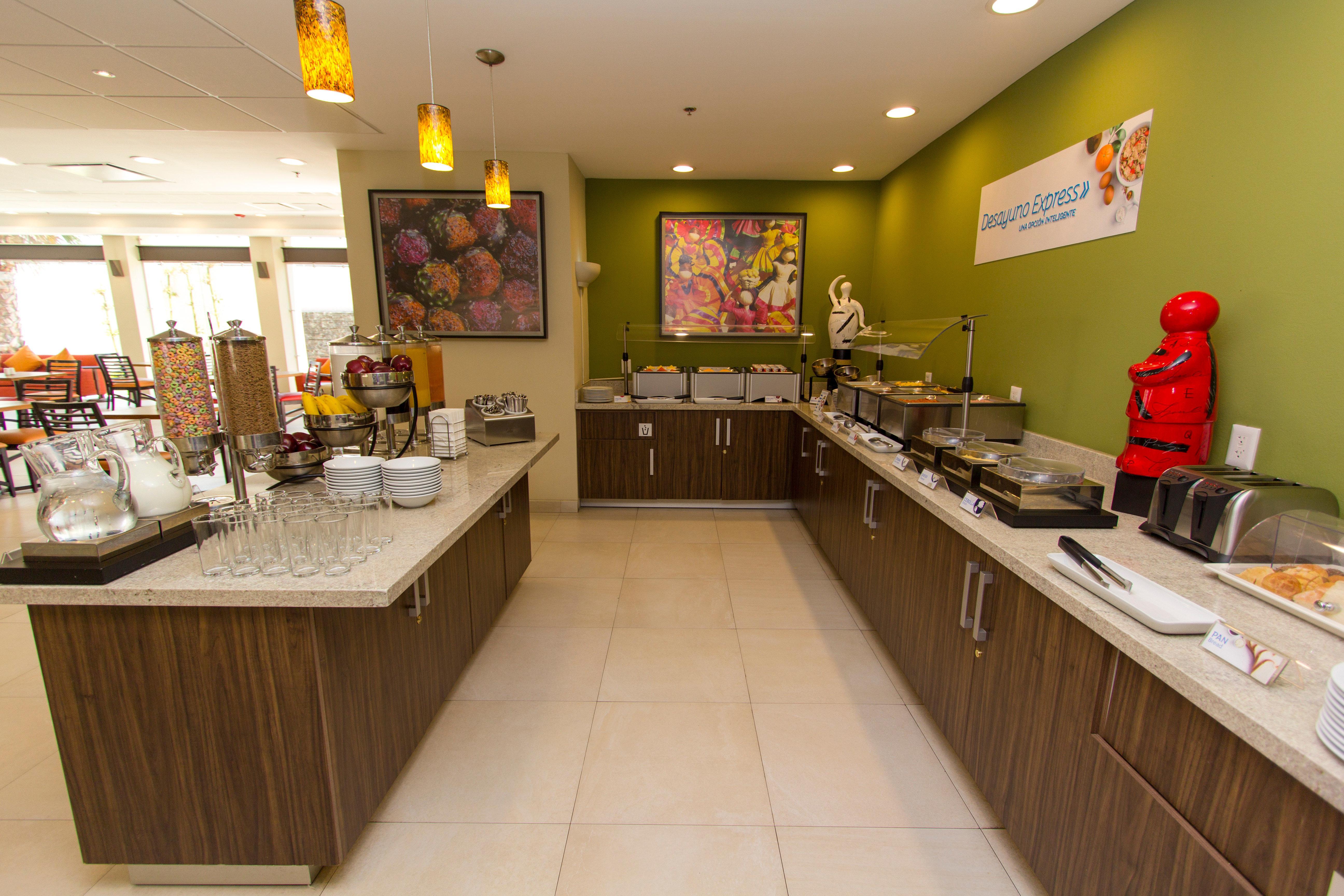 Holiday Inn Express Guadalajara Aeropuerto By Ihg Las Pintas 외부 사진