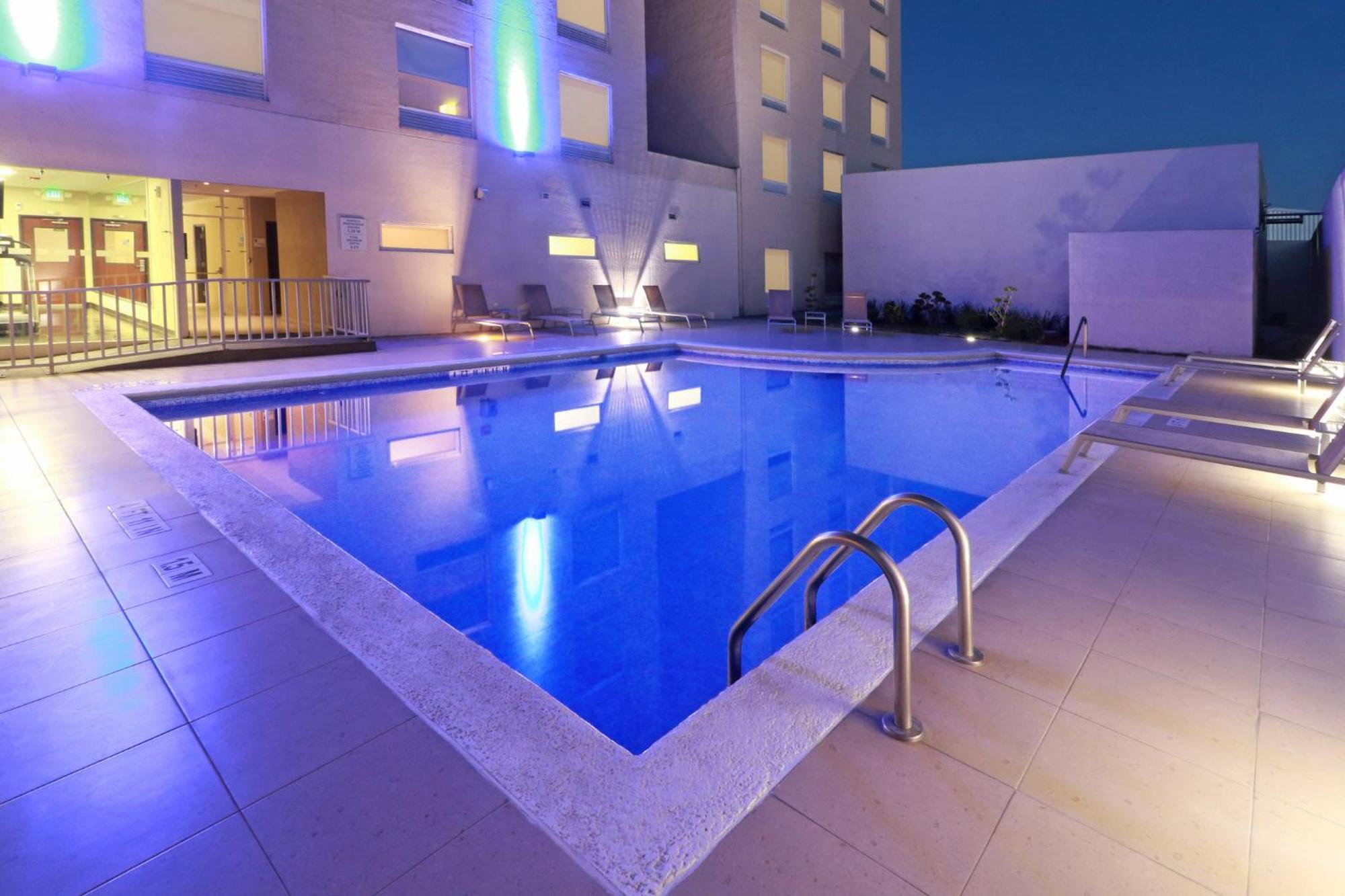 Holiday Inn Express Guadalajara Aeropuerto By Ihg Las Pintas 외부 사진