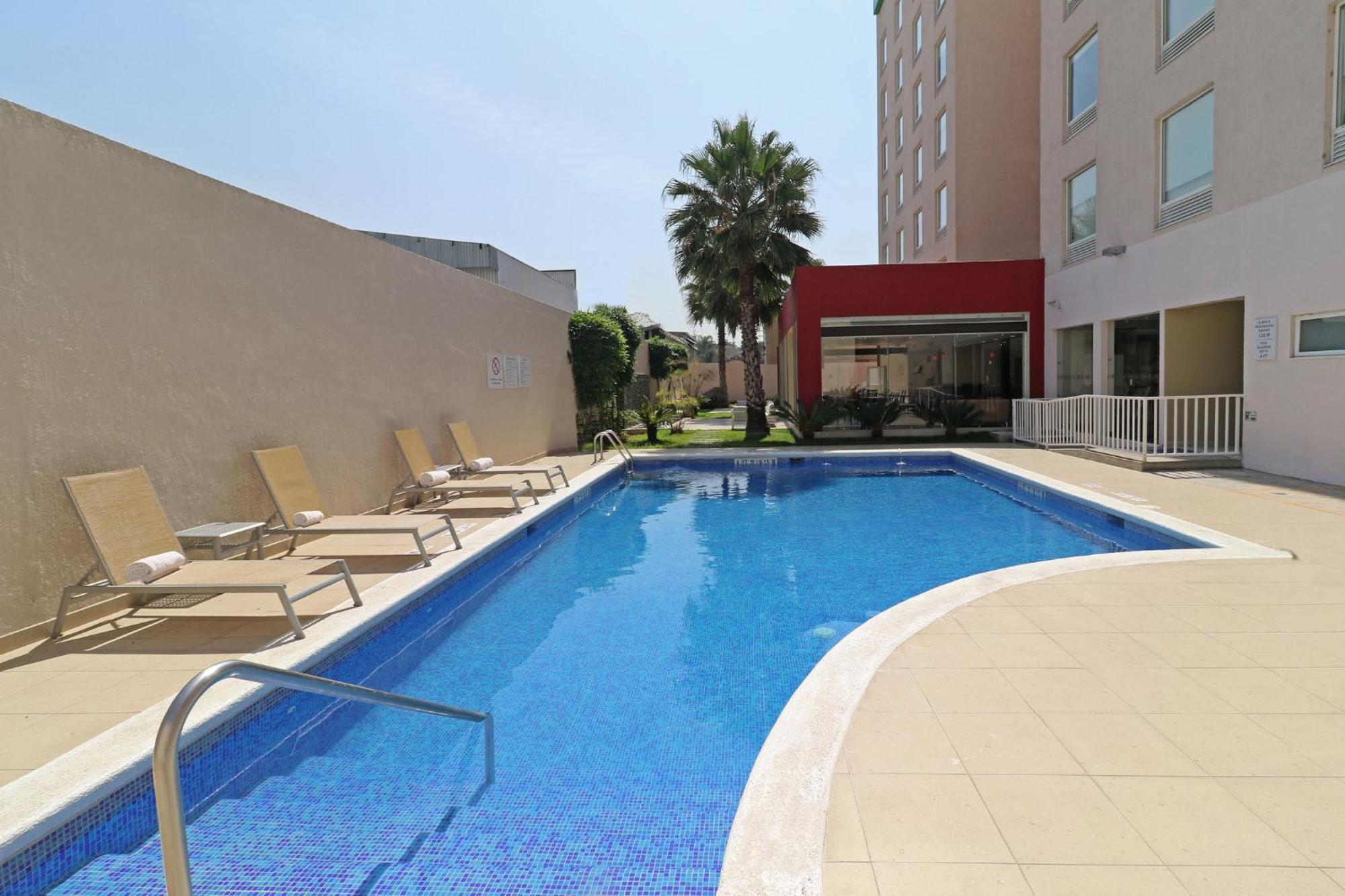 Holiday Inn Express Guadalajara Aeropuerto By Ihg Las Pintas 외부 사진