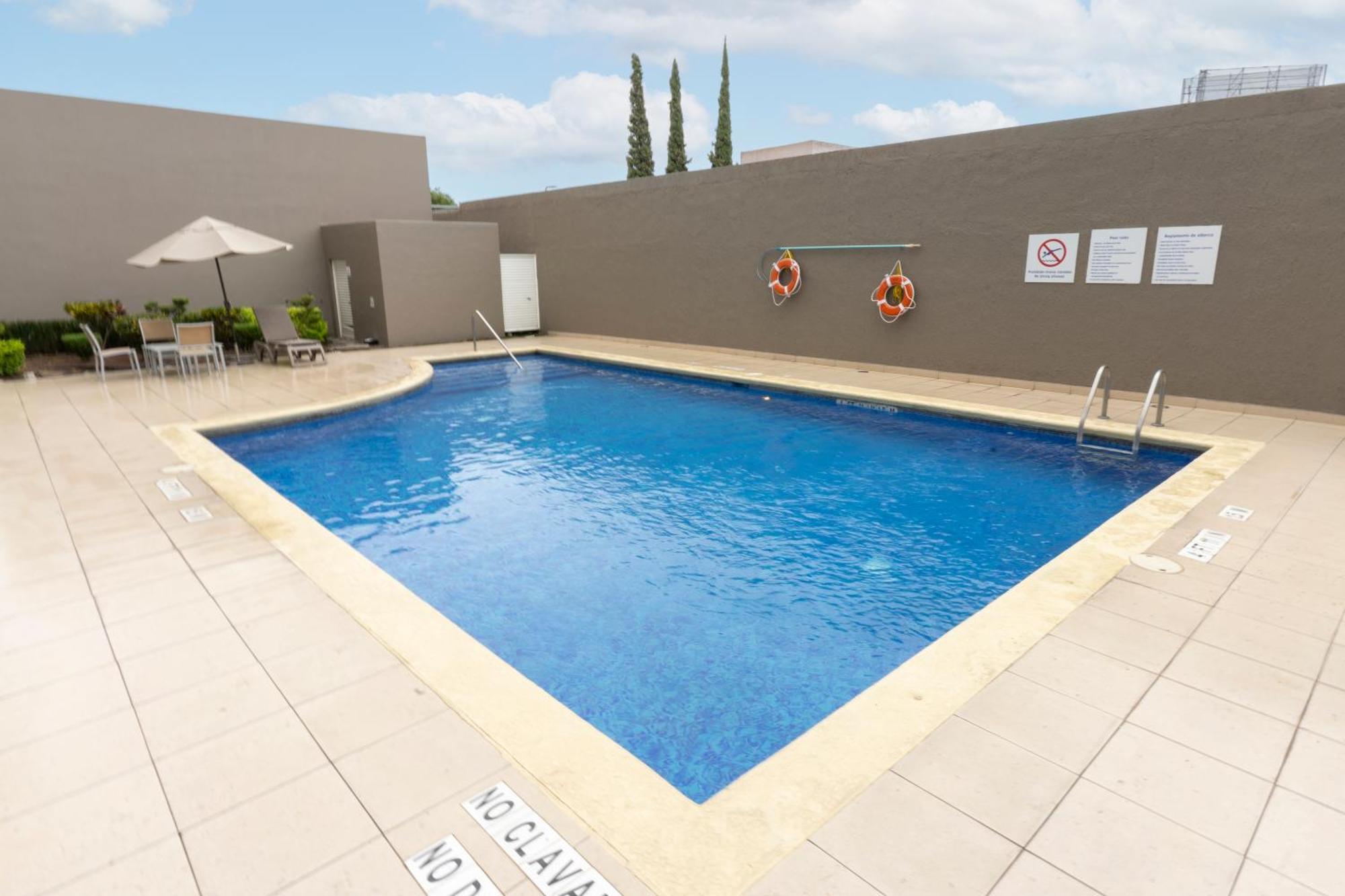 Holiday Inn Express Guadalajara Aeropuerto By Ihg Las Pintas 외부 사진