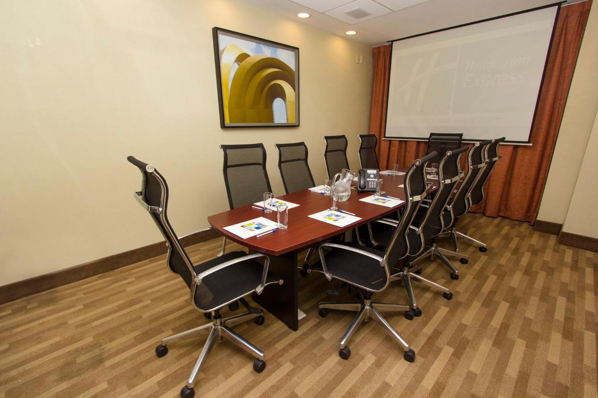 Holiday Inn Express Guadalajara Aeropuerto By Ihg Las Pintas 외부 사진
