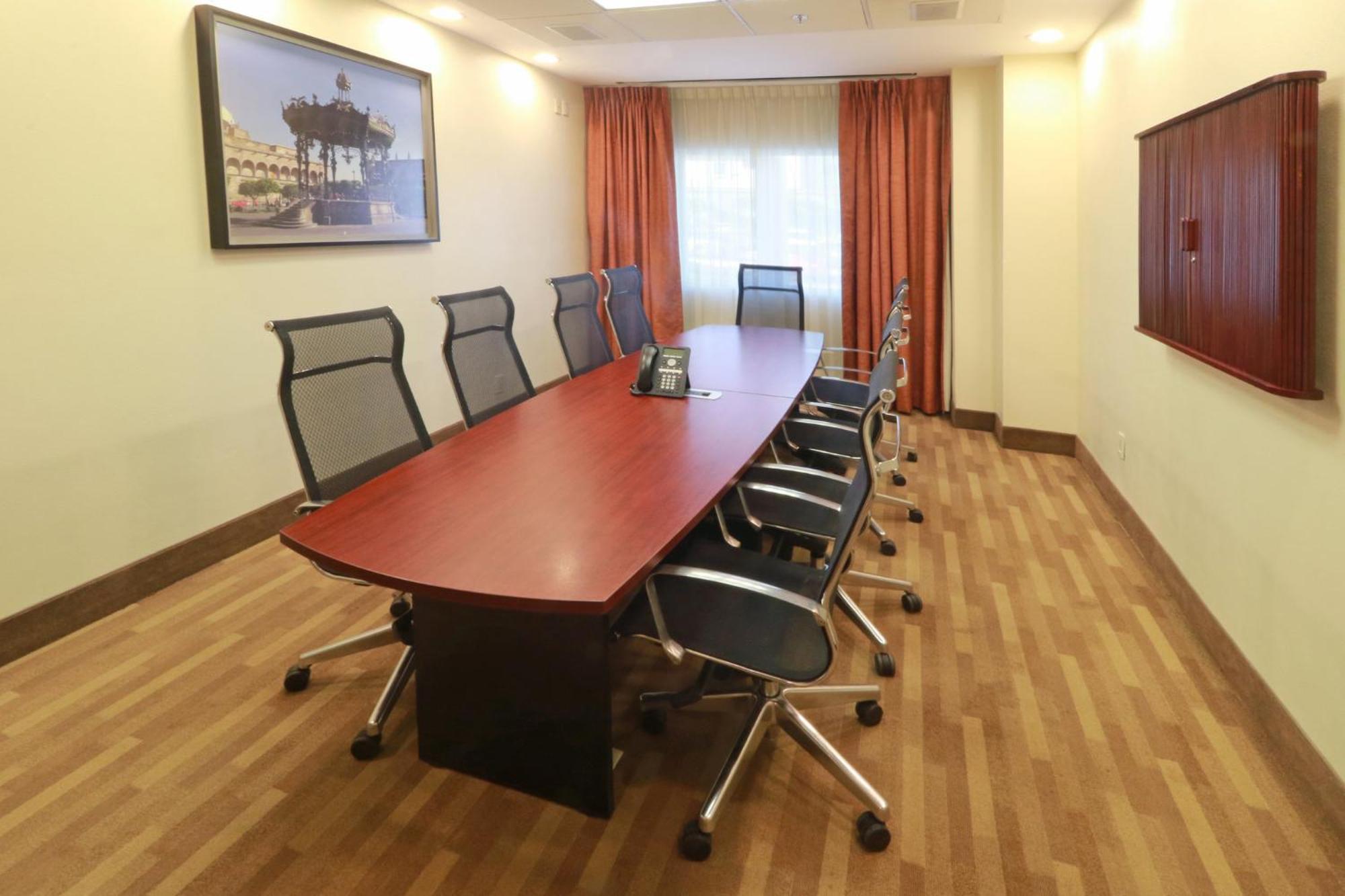 Holiday Inn Express Guadalajara Aeropuerto By Ihg Las Pintas 외부 사진