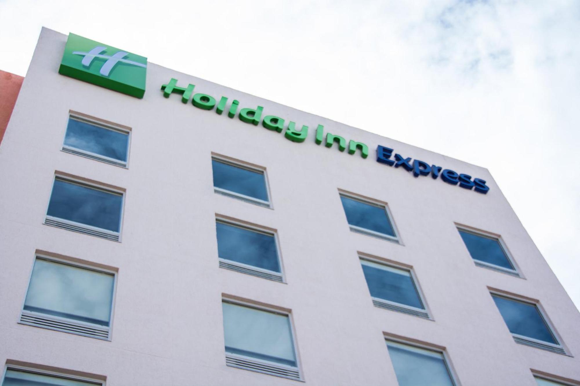 Holiday Inn Express Guadalajara Aeropuerto By Ihg Las Pintas 외부 사진