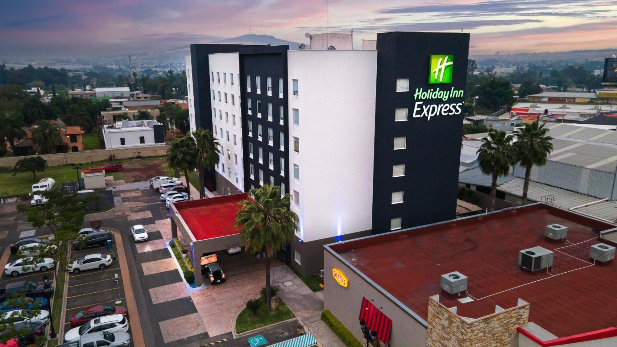 Holiday Inn Express Guadalajara Aeropuerto By Ihg Las Pintas 외부 사진
