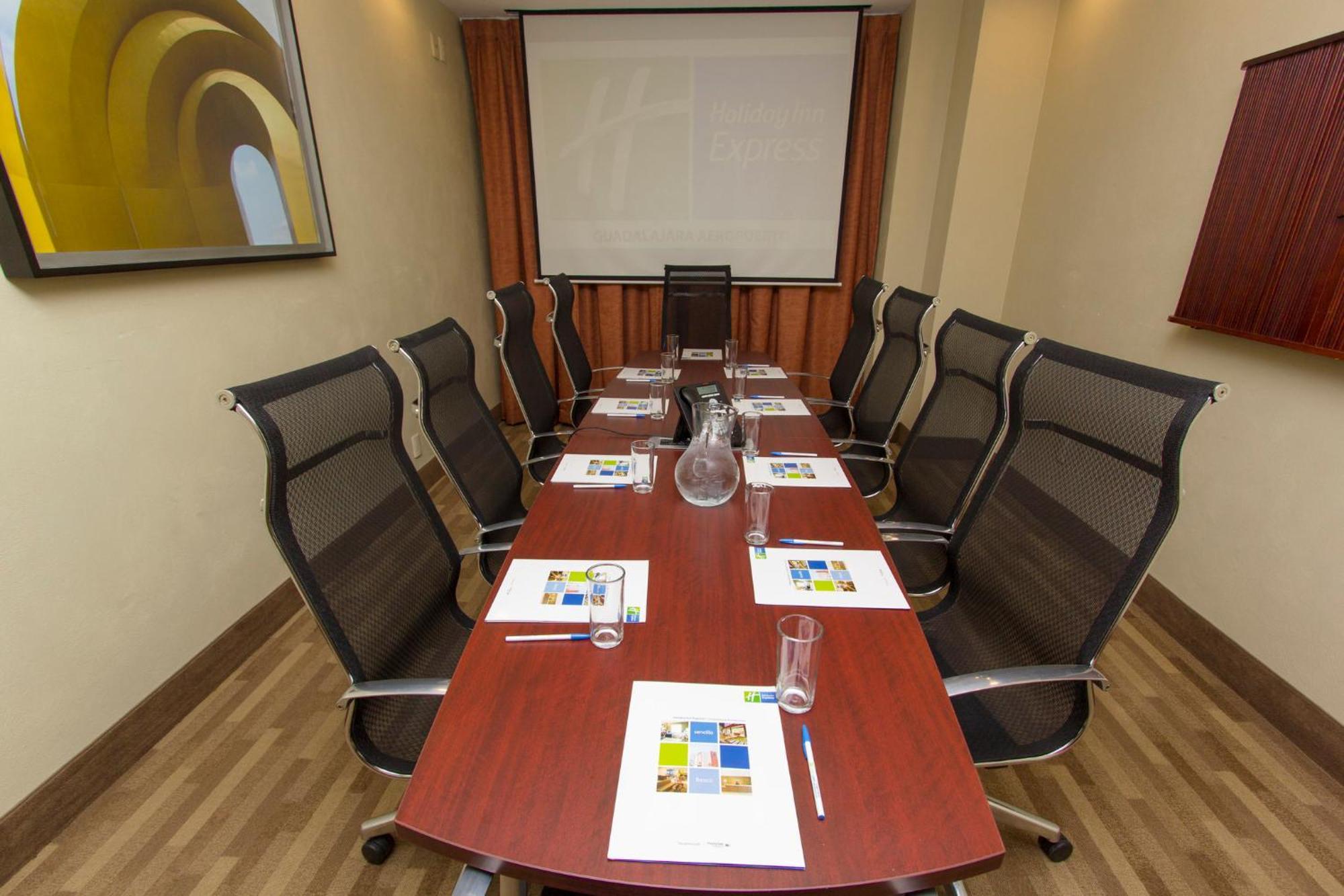 Holiday Inn Express Guadalajara Aeropuerto By Ihg Las Pintas 외부 사진