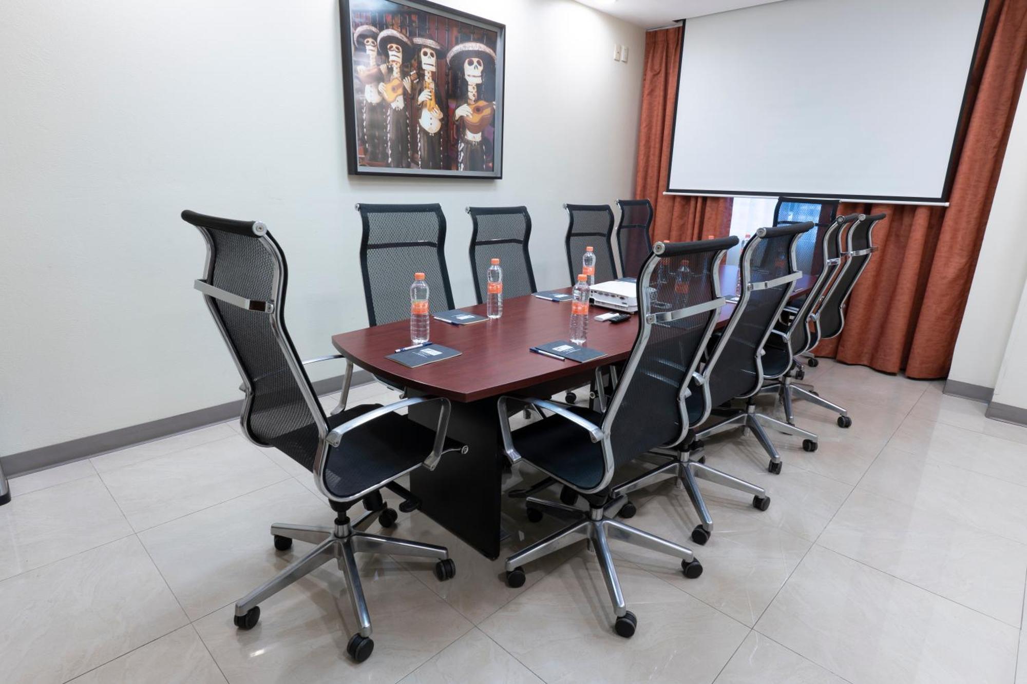 Holiday Inn Express Guadalajara Aeropuerto By Ihg Las Pintas 외부 사진