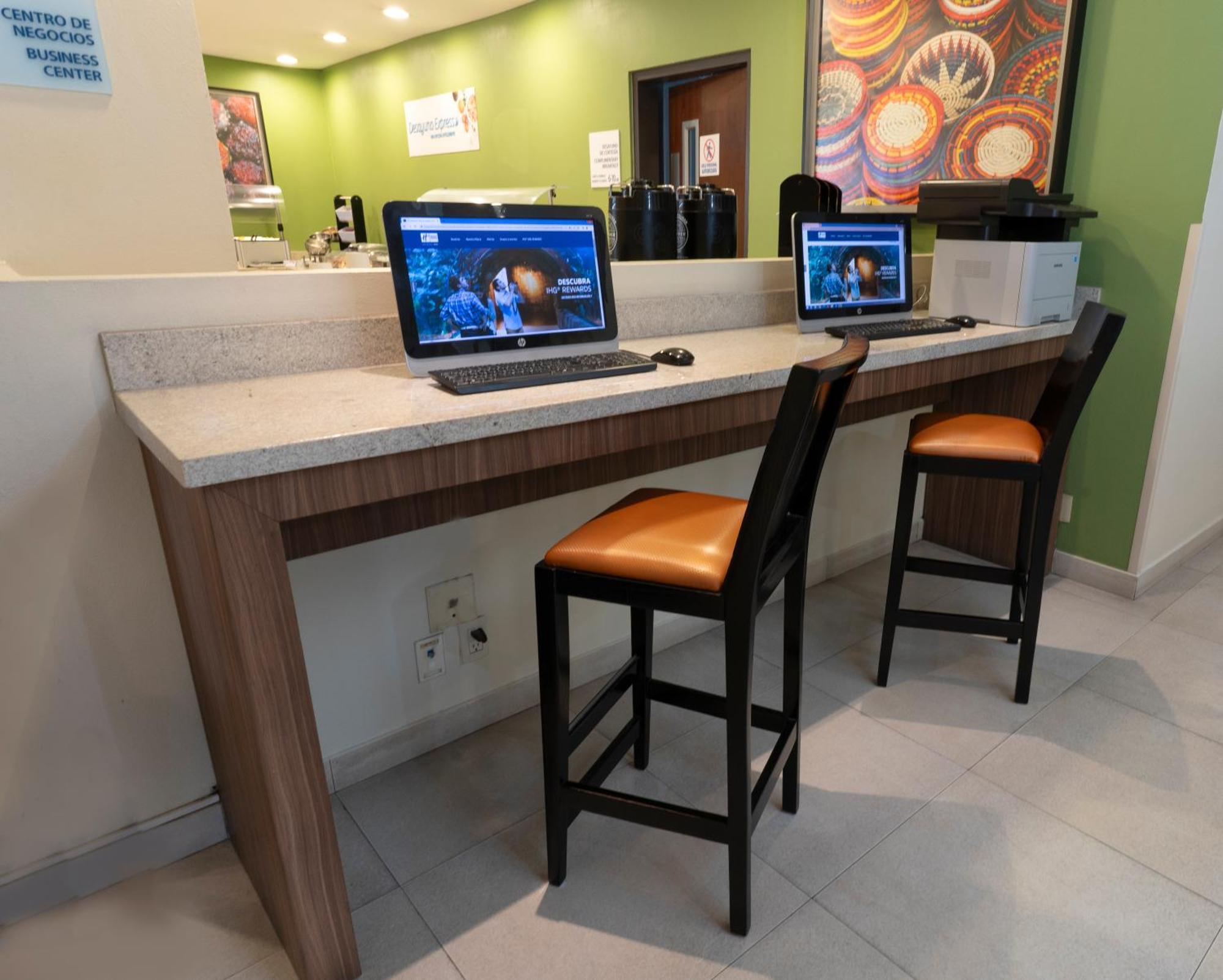 Holiday Inn Express Guadalajara Aeropuerto By Ihg Las Pintas 외부 사진