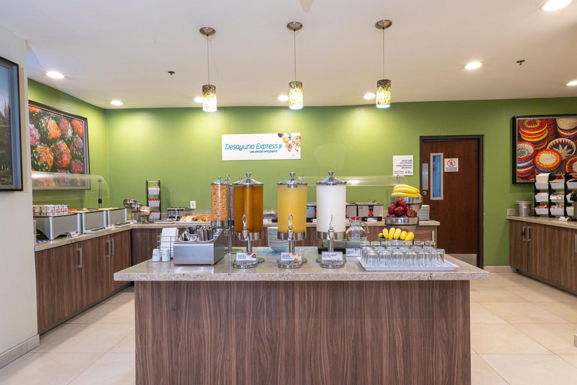 Holiday Inn Express Guadalajara Aeropuerto By Ihg Las Pintas 외부 사진