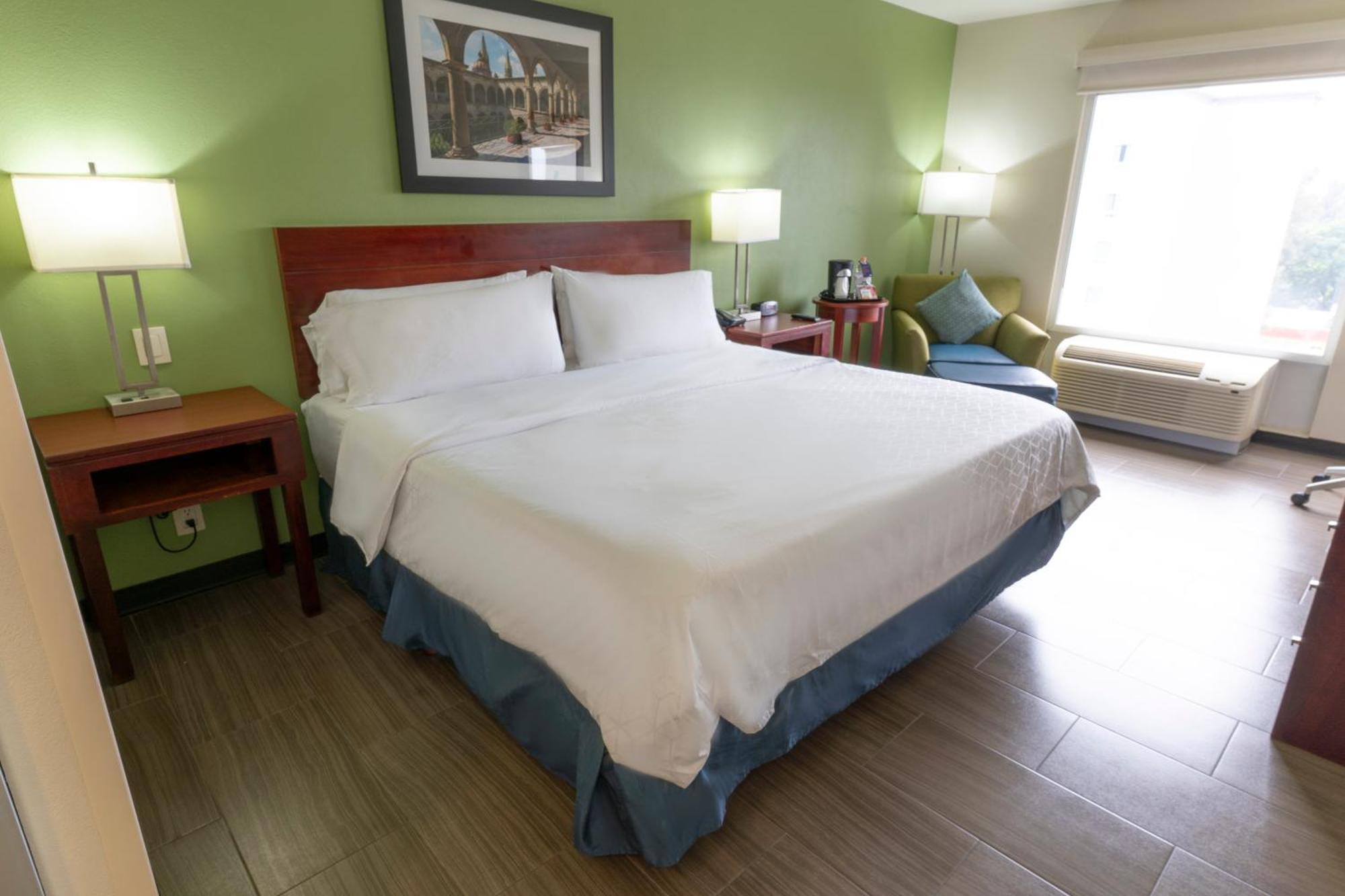 Holiday Inn Express Guadalajara Aeropuerto By Ihg Las Pintas 외부 사진