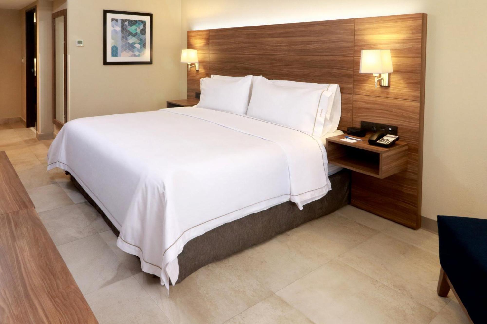 Holiday Inn Express Guadalajara Aeropuerto By Ihg Las Pintas 외부 사진
