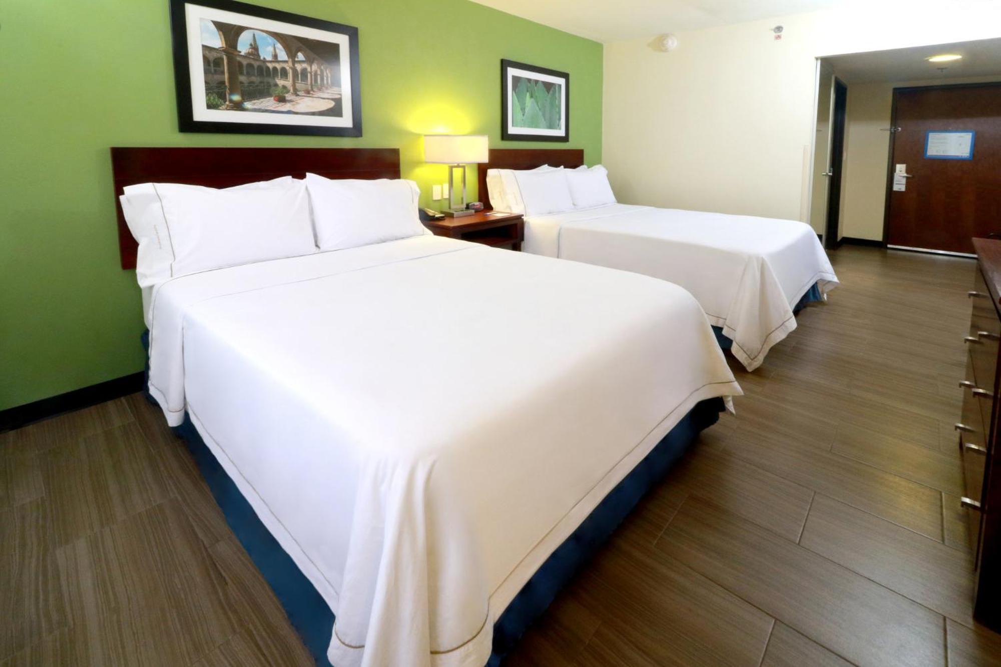 Holiday Inn Express Guadalajara Aeropuerto By Ihg Las Pintas 외부 사진