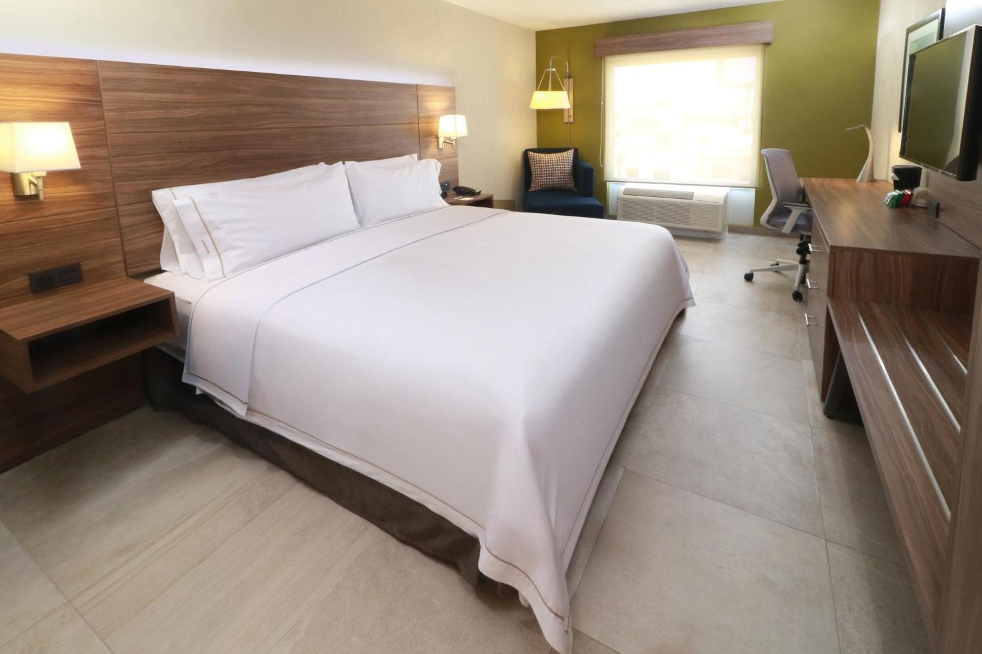 Holiday Inn Express Guadalajara Aeropuerto By Ihg Las Pintas 외부 사진