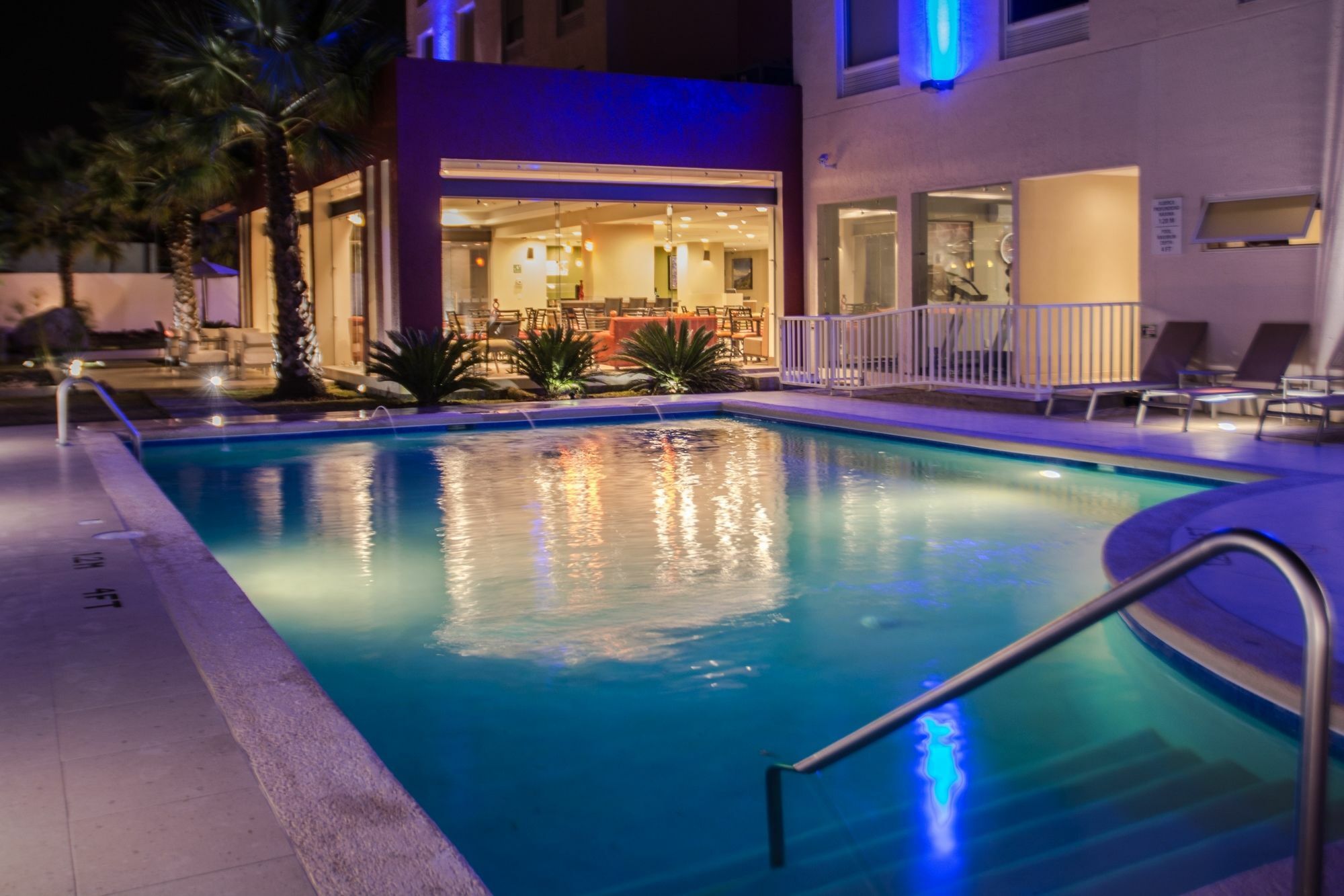 Holiday Inn Express Guadalajara Aeropuerto By Ihg Las Pintas 외부 사진